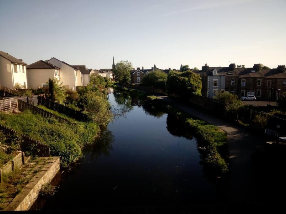 Апартаменты The Staithe By The Canal. Ланкастер Экстерьер фото